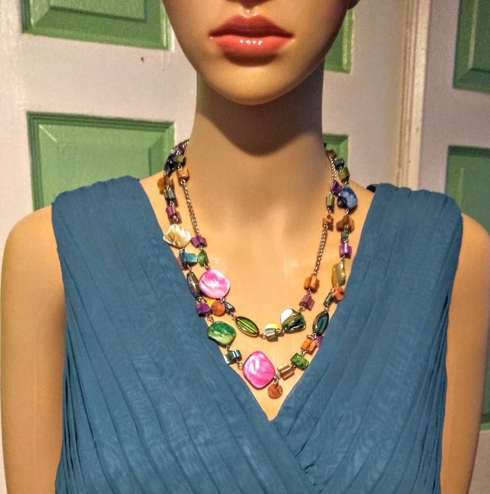 Colorfull Shell Necklace and Earring Set. - Picture 4 of 8